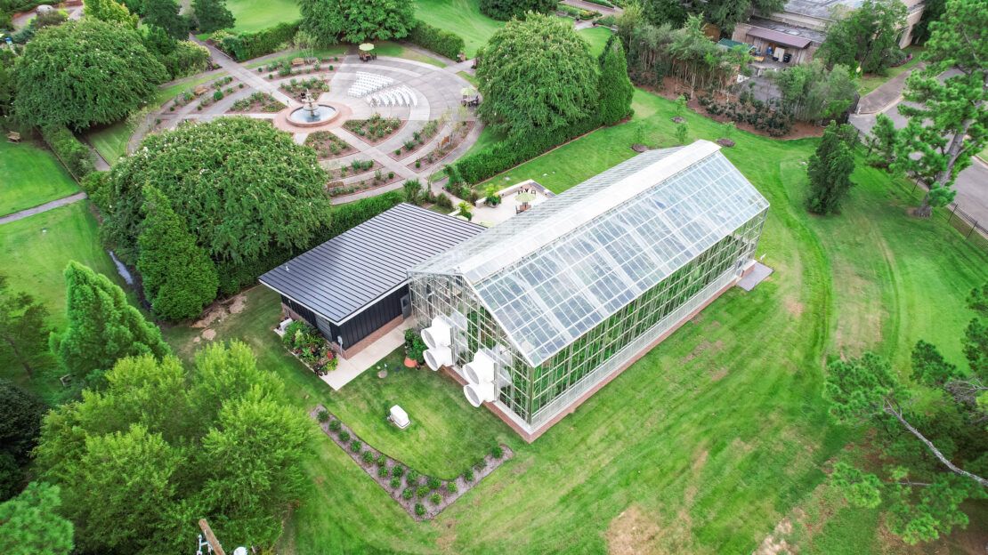 The Memphis Botanic Garden conservatory glasshouse has a footprint of 40x80 feet and covers 3,200 feet