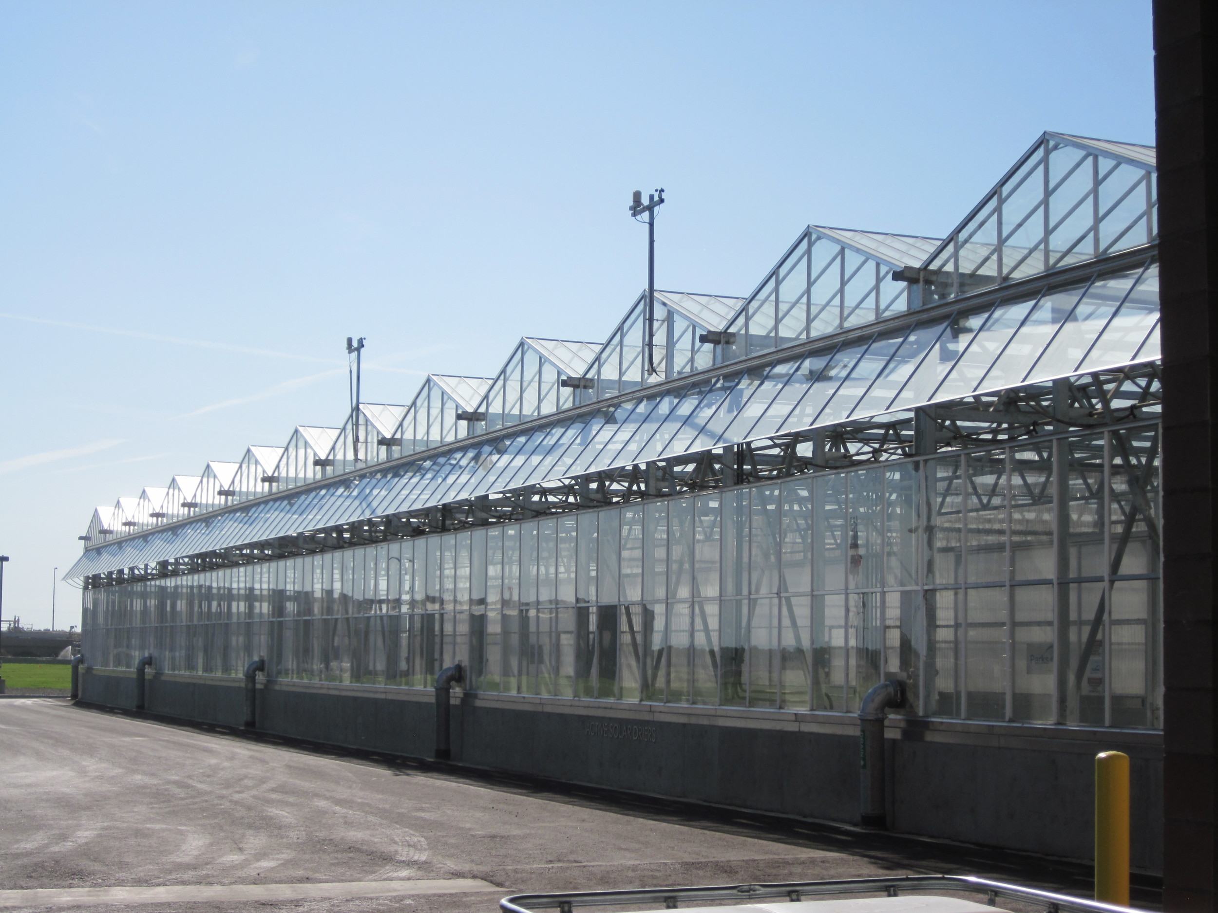 Venlo greenhouse with venting under the gables